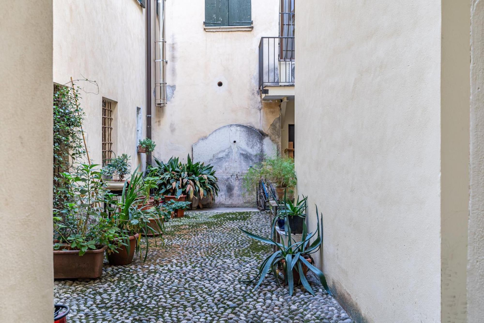 Casa San Faustino - Brescia Citycenter - By Host4U Luaran gambar